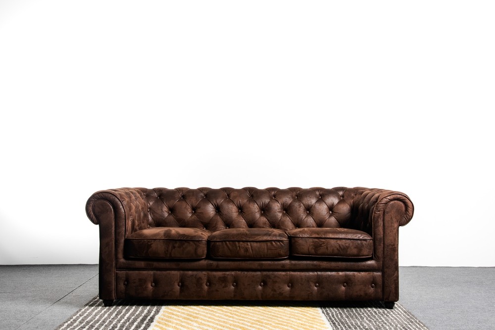 Каретная стяжка на диване
